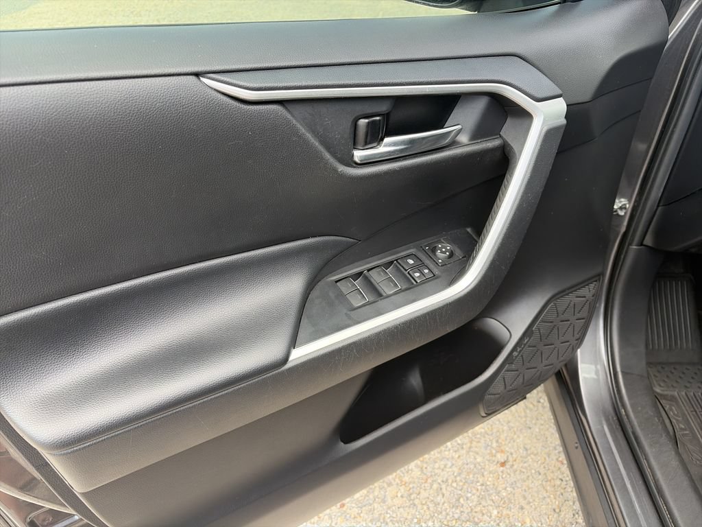 Used 2022 Toyota RAV4 XLE Premium FWD image 17