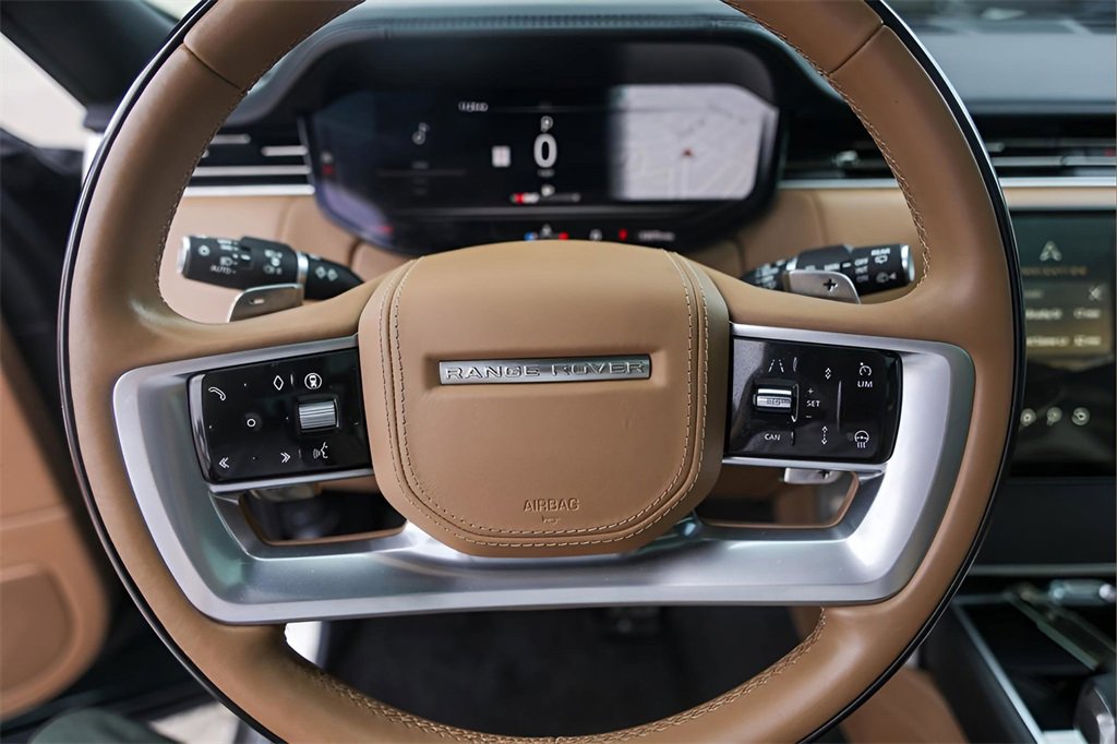 Used 2024 Land Rover Range Rover Long Wheelbase SE image 11