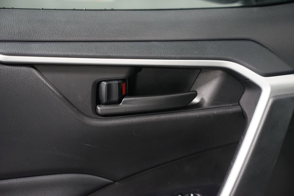 Used 2022 Toyota RAV4 LE image 29