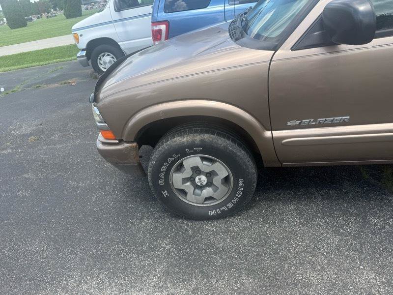 Used 2003 Chevrolet Blazer LS w/ Preferred Equipment Group AWD/4WD image 2