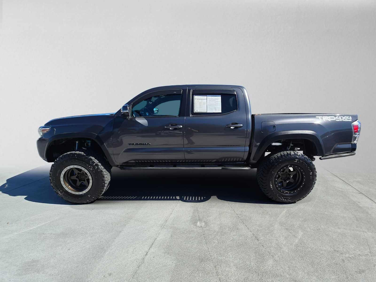 Used 2023 Toyota Tacoma TRD Off-Road w/ Black Out Package (TMS) AWD/4WD image 6