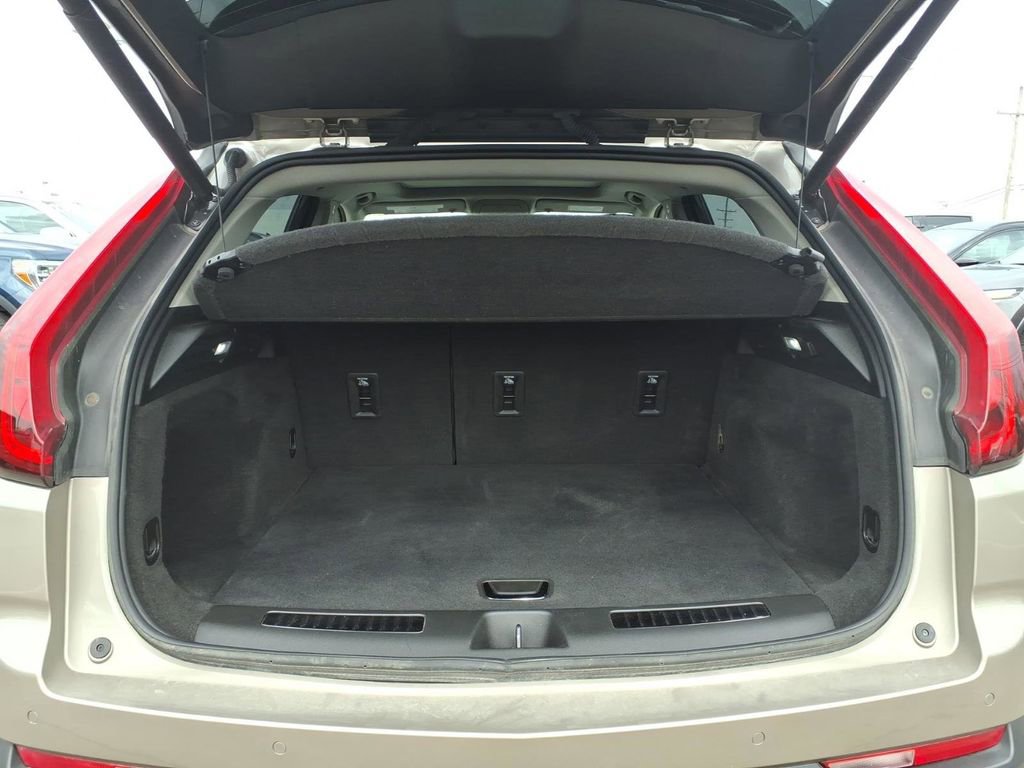 Used 2023 Cadillac XT4 Premium Luxury w/ Technology Package image 8