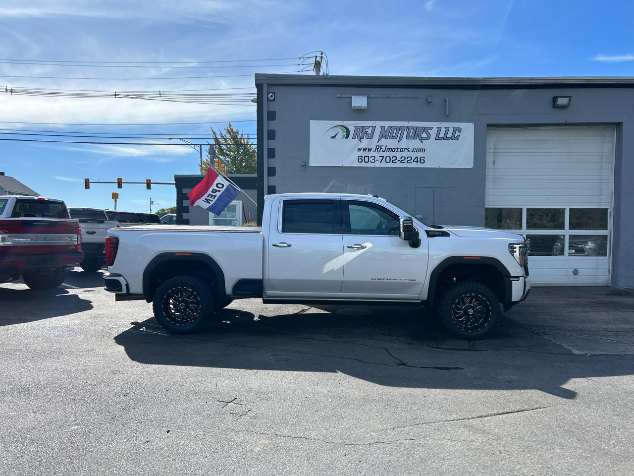 Used 2024 GMC Sierra 2500 Denali Ultimate w/ Snow Plow Prep/Camper Package image 2