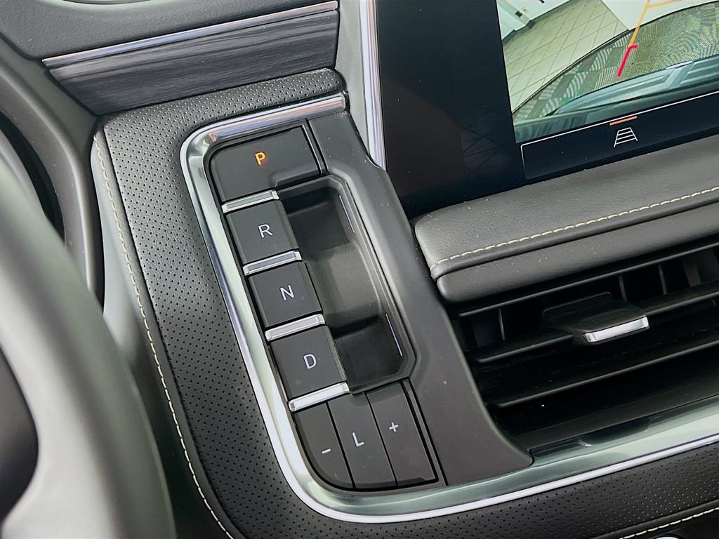 Certified 2024 GMC Yukon SLT w/ LPO, Floor Liner Package AWD/4WD image 15