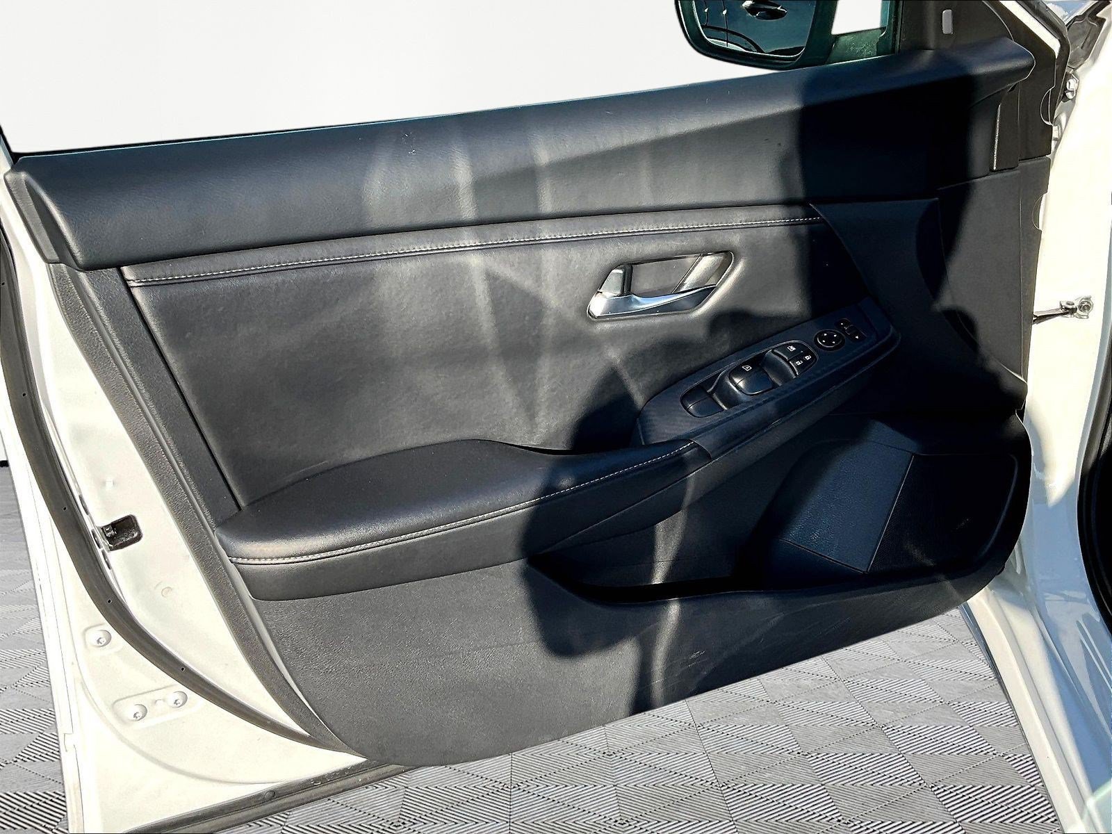 Used 2023 Nissan Sentra SV FWD image 20