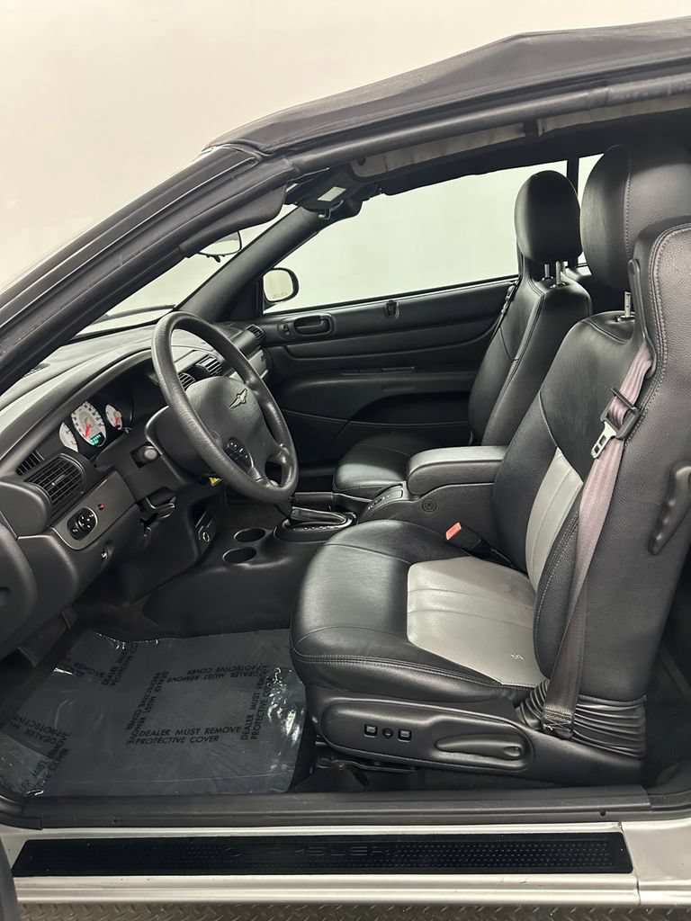 Used 2005 Chrysler Sebring GTC FWD image 11