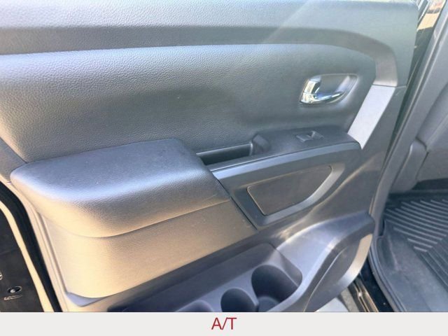 Used 2019 Nissan Titan SV w/ SV Convenience Package image 17