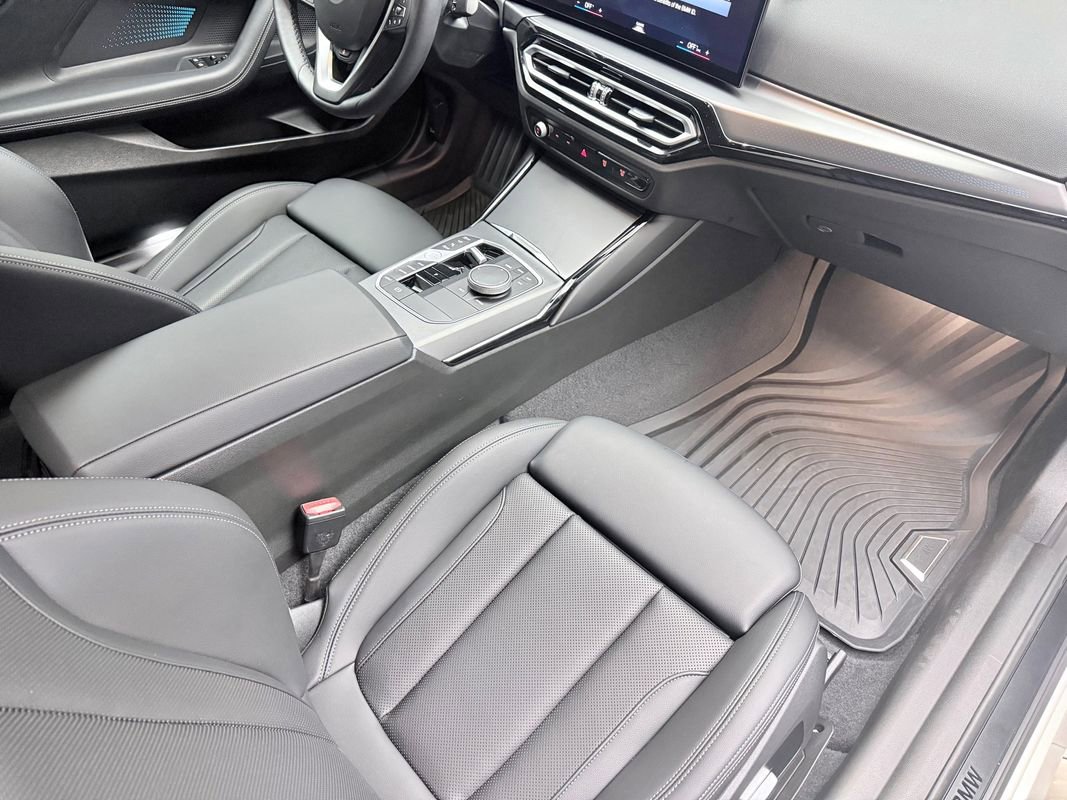 Used 2023 BMW 230i xDrive Coupe w/ Premium Package image 11