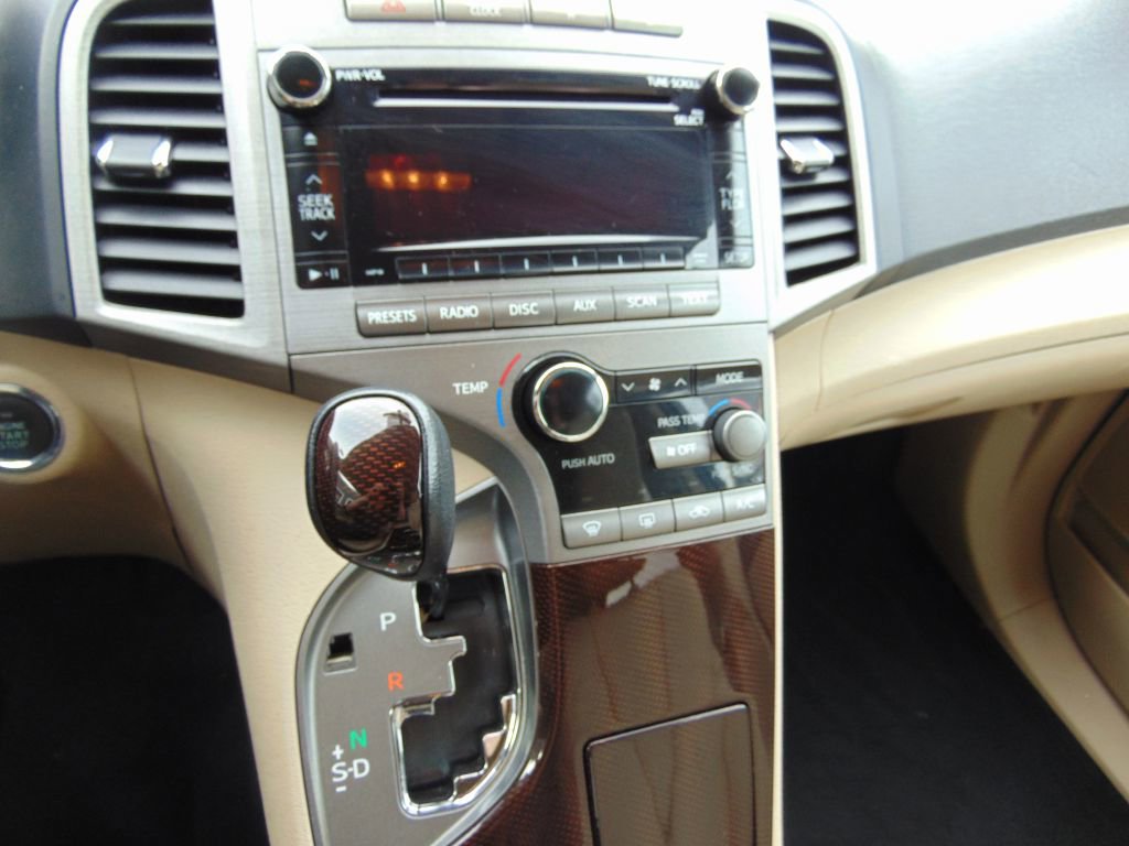 Used 2010 Toyota Venza XLE image 19