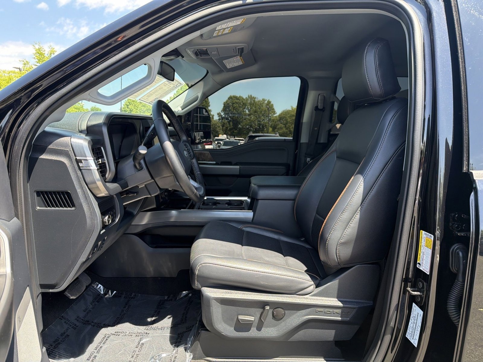 Used 2025 Ford F250 Lariat w/ Black Appearance Package AWD/4WD image 27