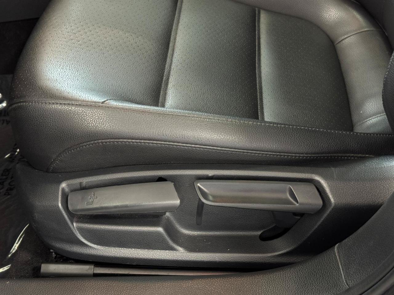 Used 2017 Volkswagen Jetta SE FWD image 39