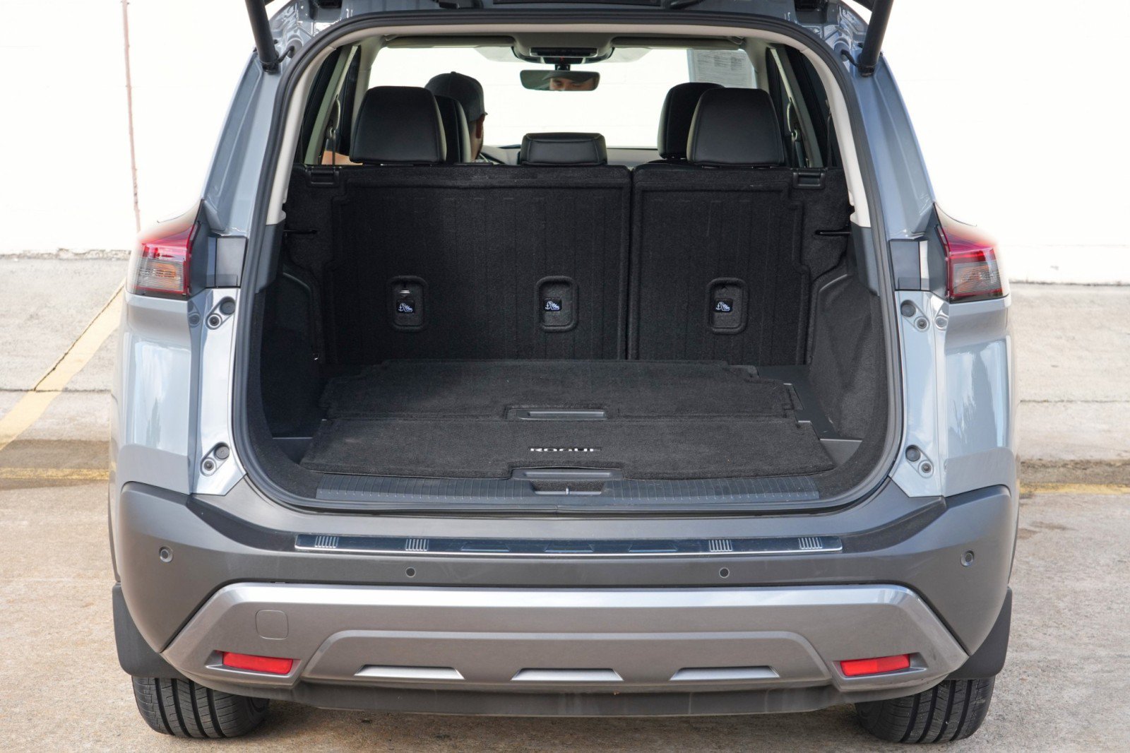 Used 2023 Nissan Rogue SL w/ SL Premium Package FWD image 9