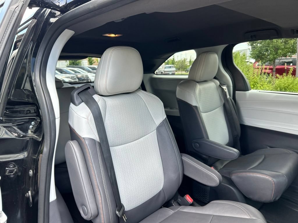 Used 2023 Toyota Sienna XSE w/ XSE Plus Package AWD/4WD image 16