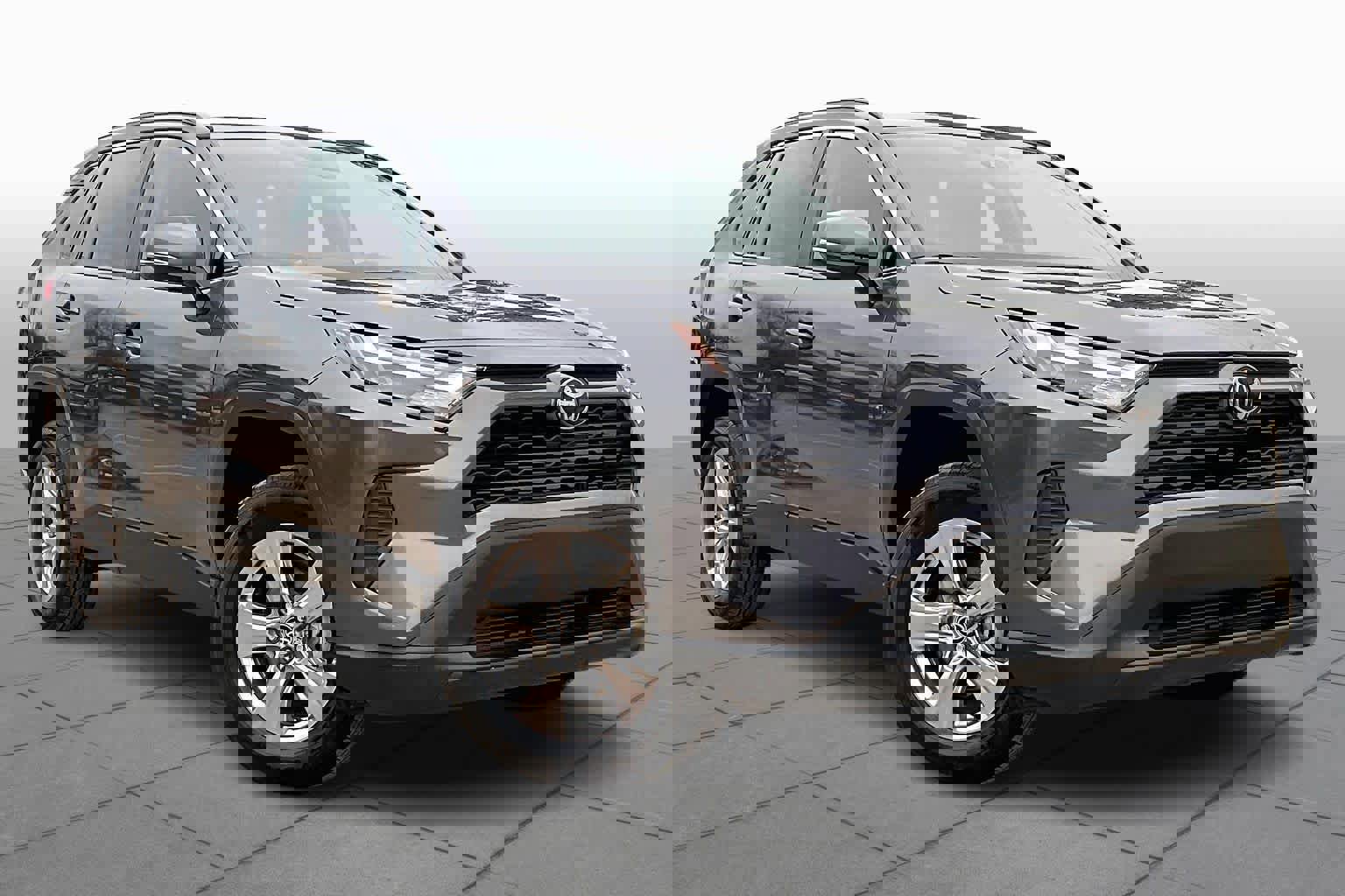 Used 2025 Toyota RAV4 XLE w/ Convenience Package image 3