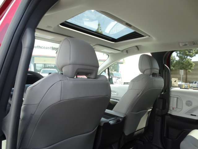 New 2026 Toyota Sienna XLE image 14