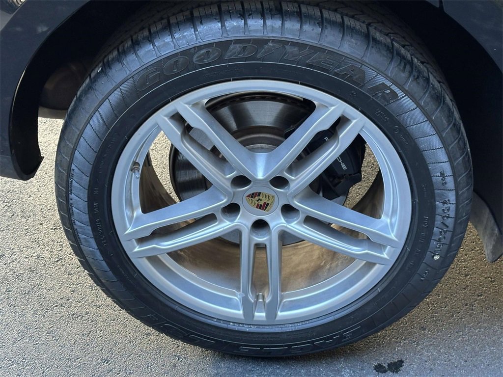 Certified 2025 Porsche Macan image 8