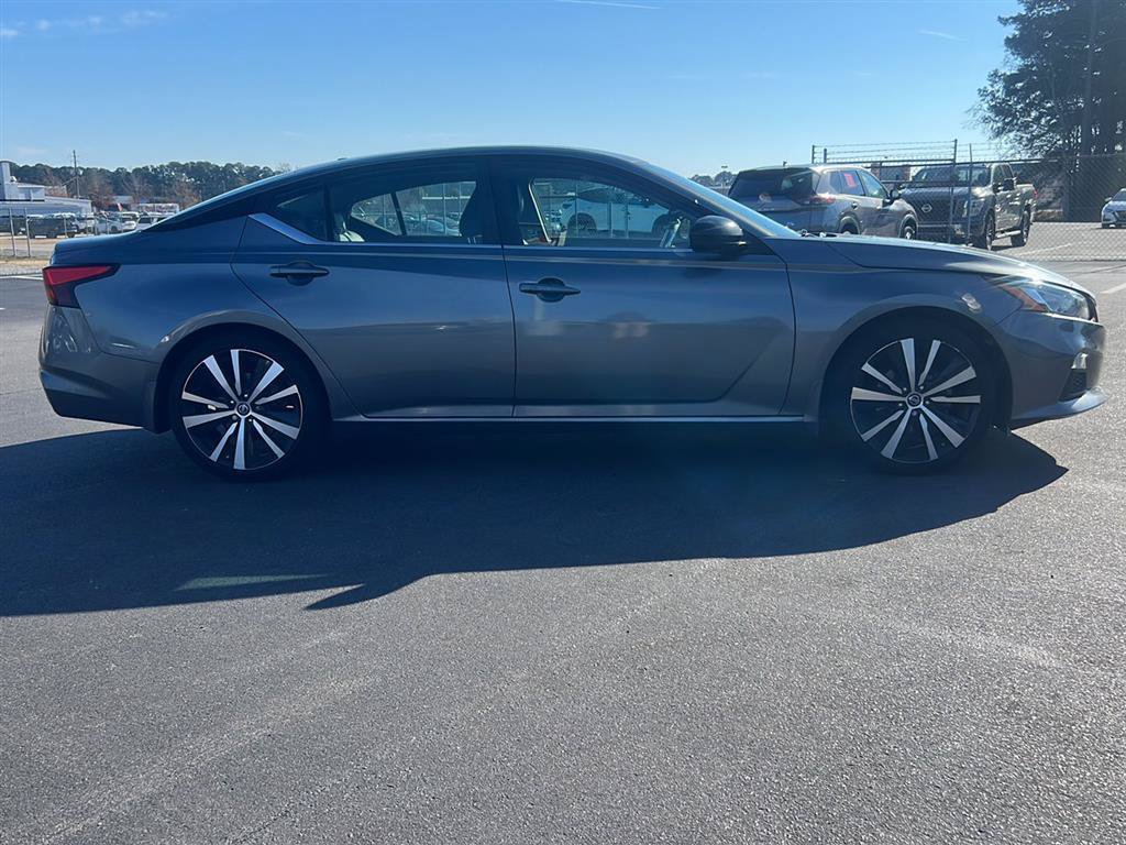 Used 2020 Nissan Altima 2.5 SR FWD image 2