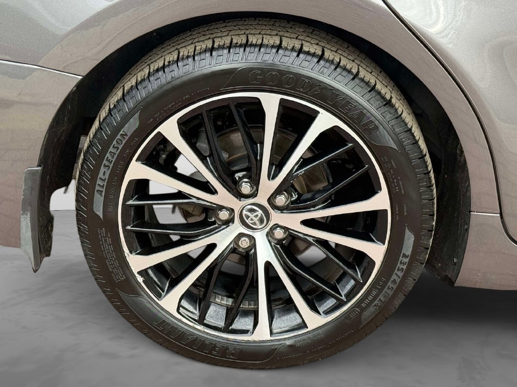 Used 2020 Toyota Camry SE FWD image 8