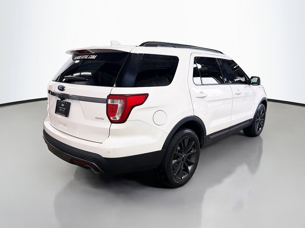 Used 2017 Ford Explorer XLT w/ Equipment Group 202A AWD/4WD image 9