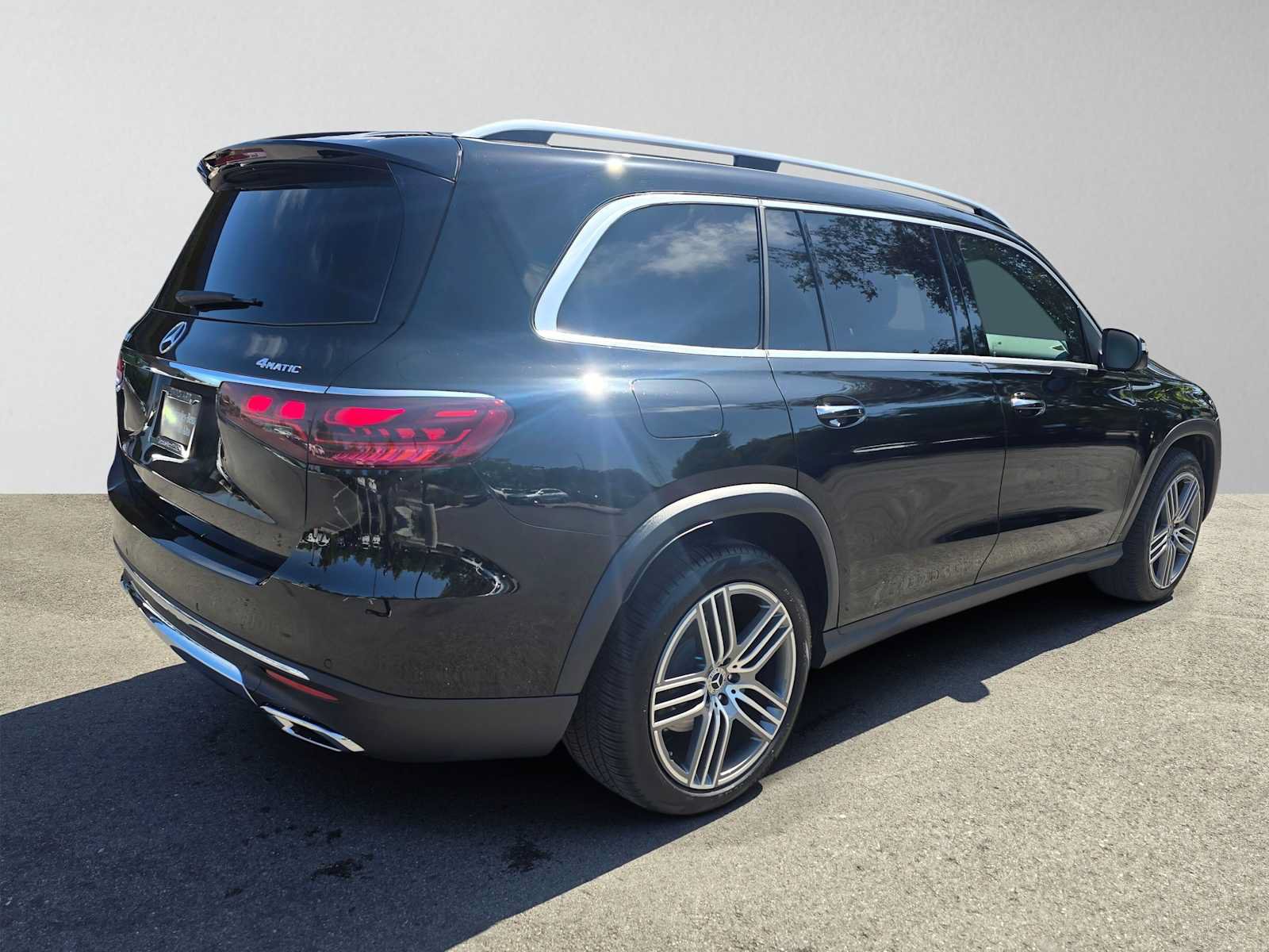 Used 2026 Mercedes-Benz GLS 450 4MATIC image 4