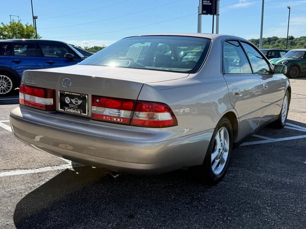 Used 2001 Lexus ES 330 FWD image 3