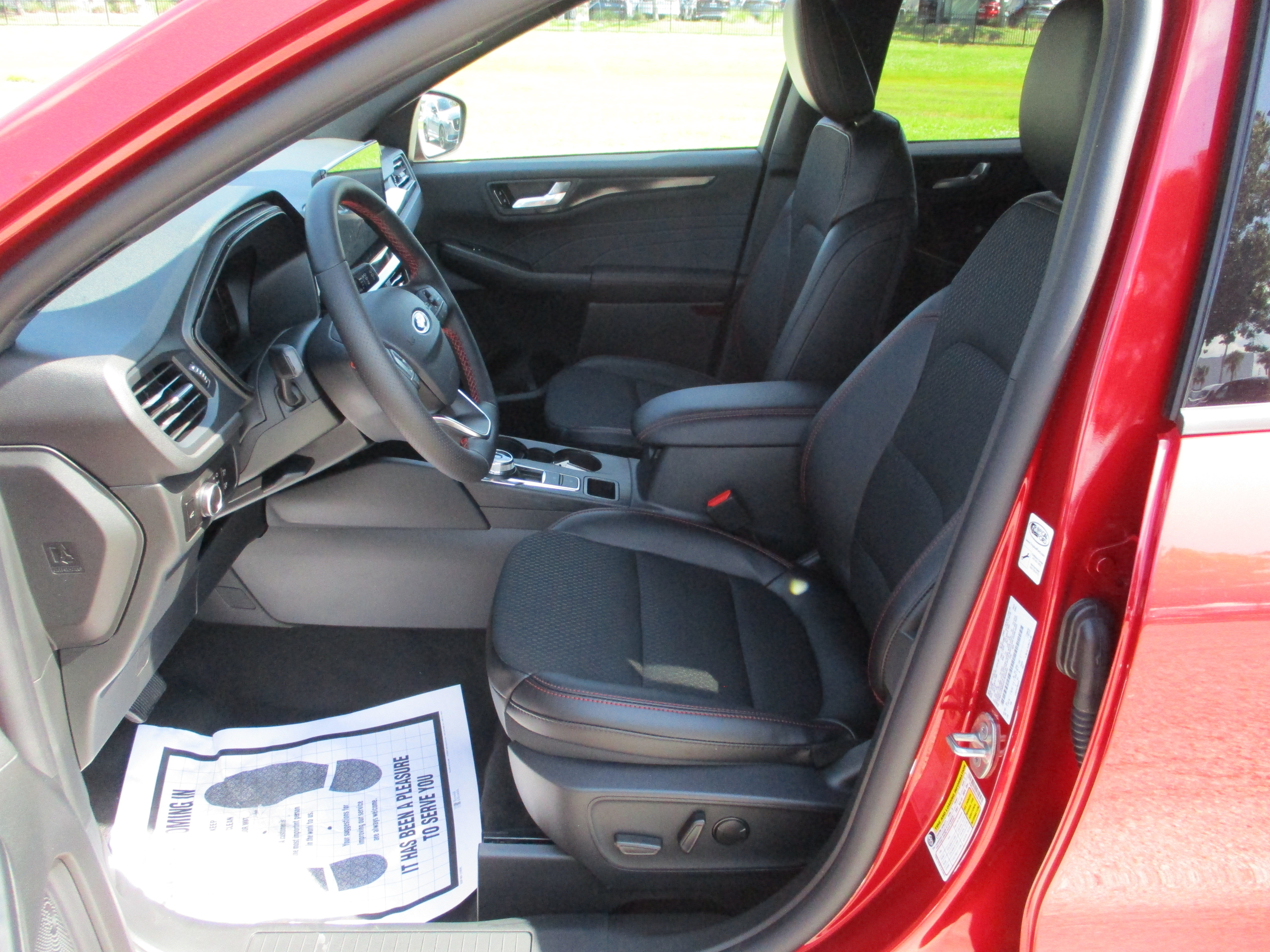 Used 2025 Ford Escape ST-Line w/ Tech Pack #1 FWD image 17
