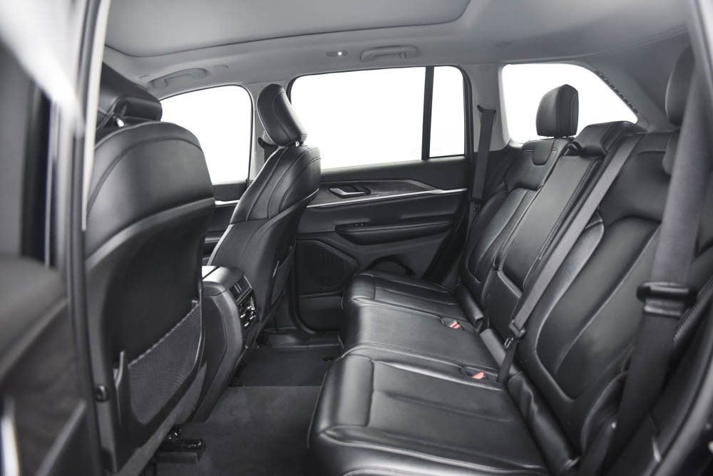 Used 2024 Jeep Grand Cherokee Limited image 14