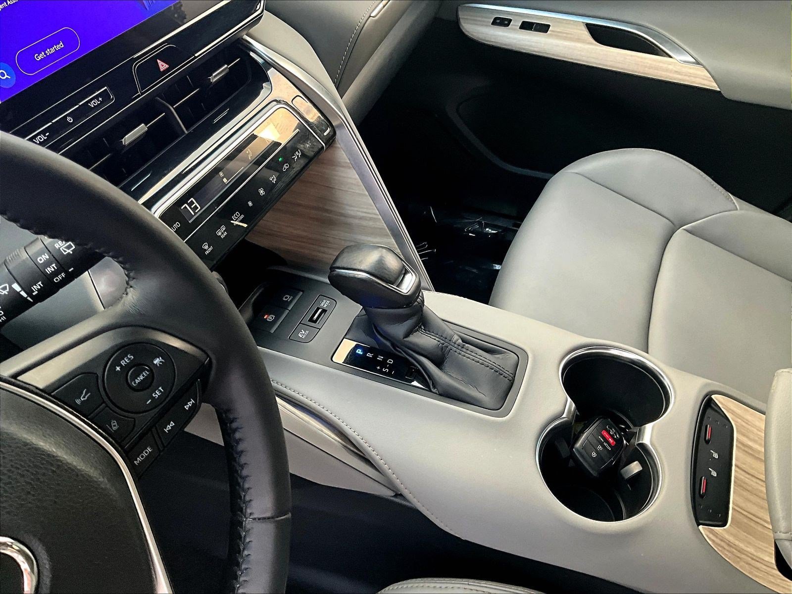 Used 2024 Toyota Venza XLE AWD/4WD image 18