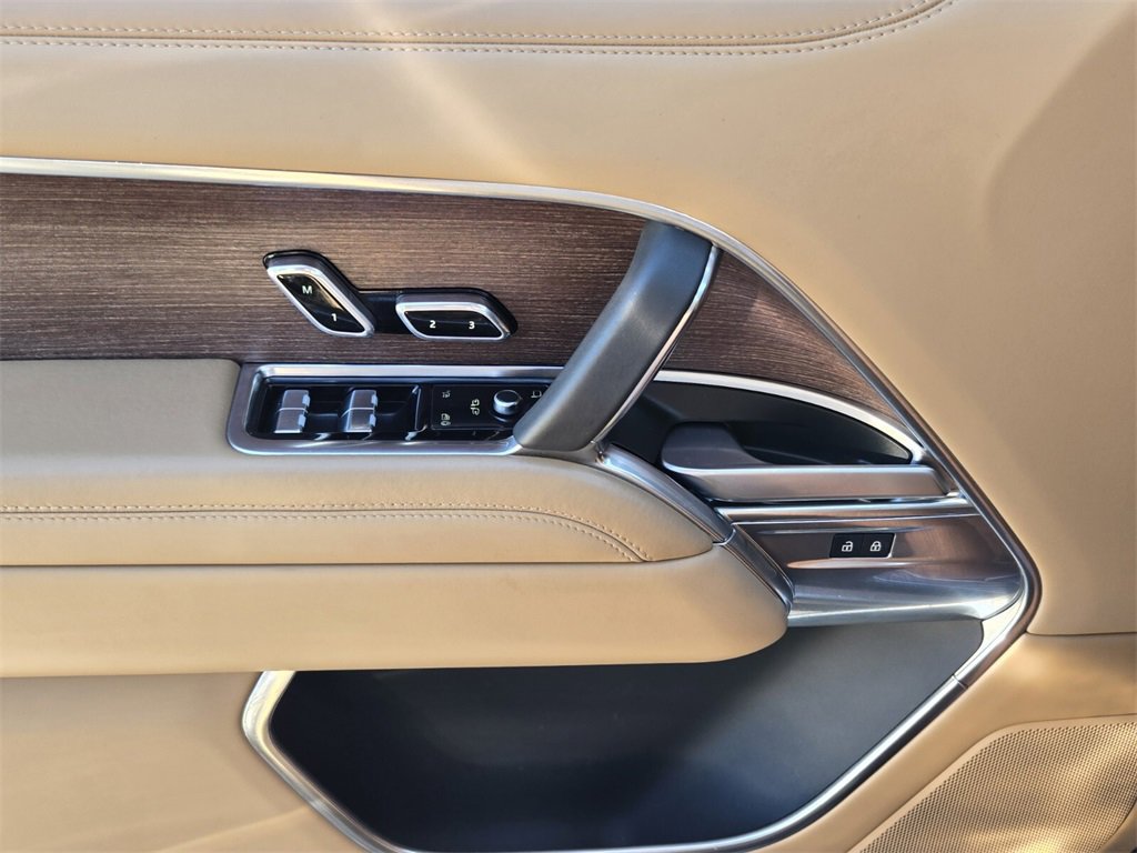 Used 2024 Land Rover Range Rover Long Wheelbase SE image 25