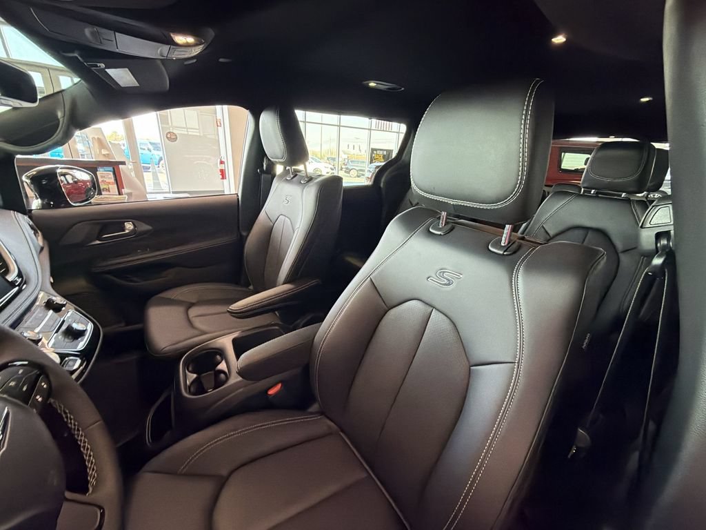New 2026 Chrysler Pacifica Select FWD image 11