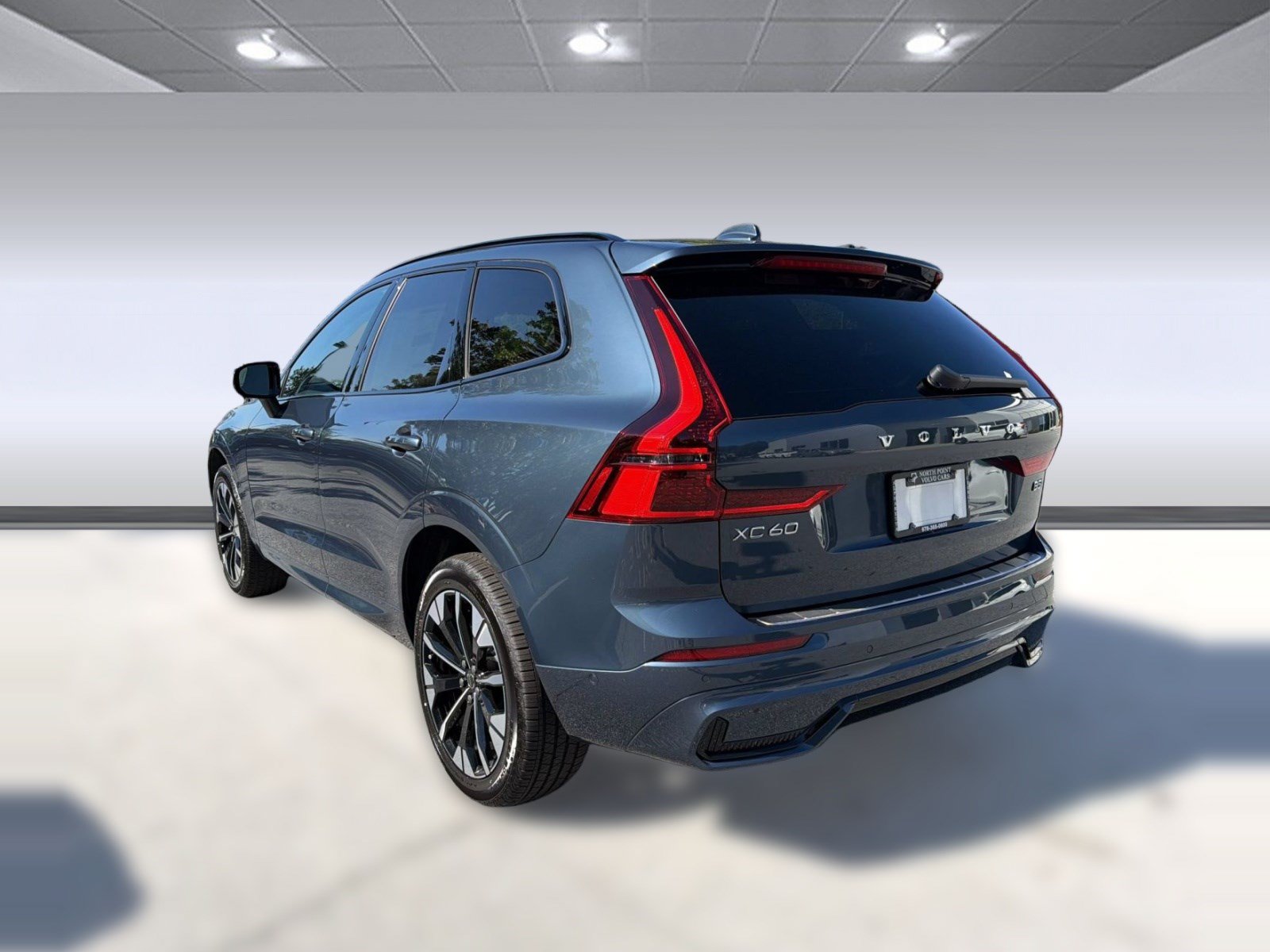 New 2027 Volvo XC60 B5 Plus AWD/4WD image 3