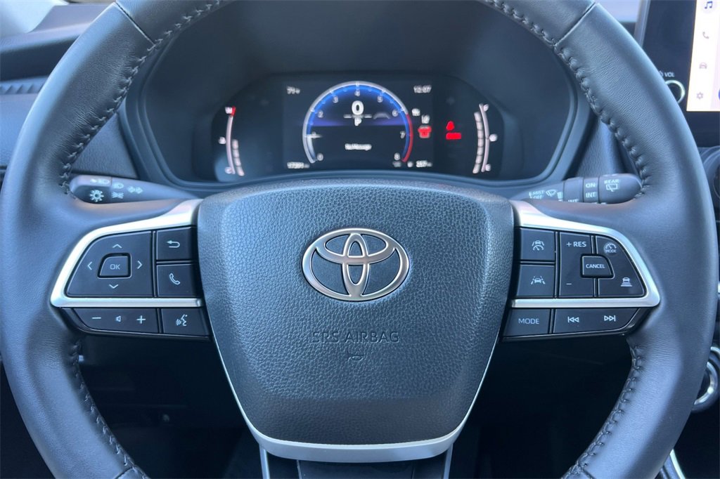 Used 2025 Toyota Grand Highlander AWD image 25