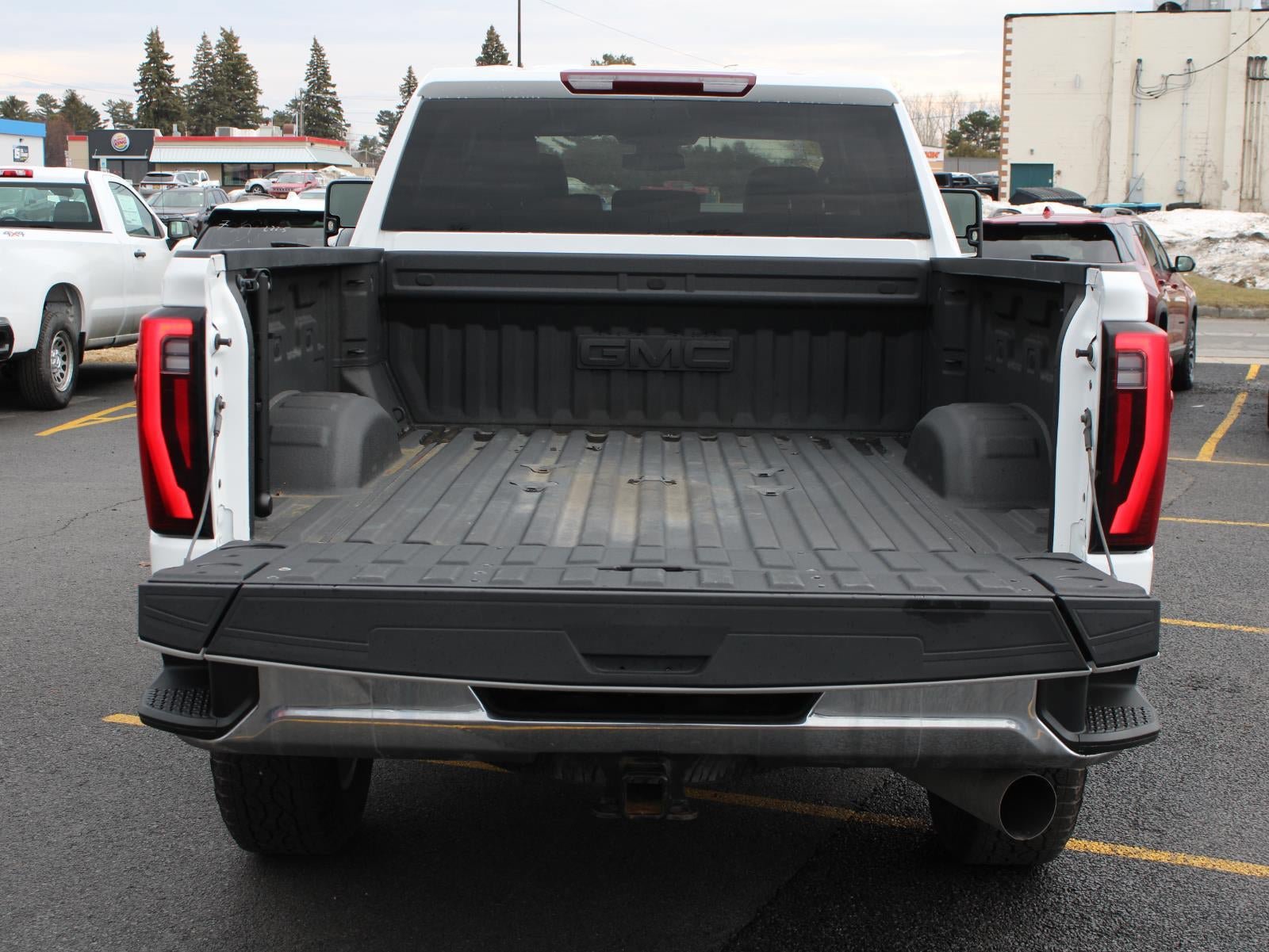 Used 2025 GMC Sierra 2500 SLT w/ SLT Convenience Package AWD/4WD image 7