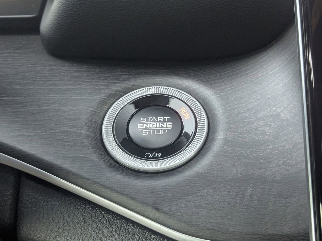 New 2025 Jeep Grand Cherokee Limited w/ Luxury Tech Group II image 22