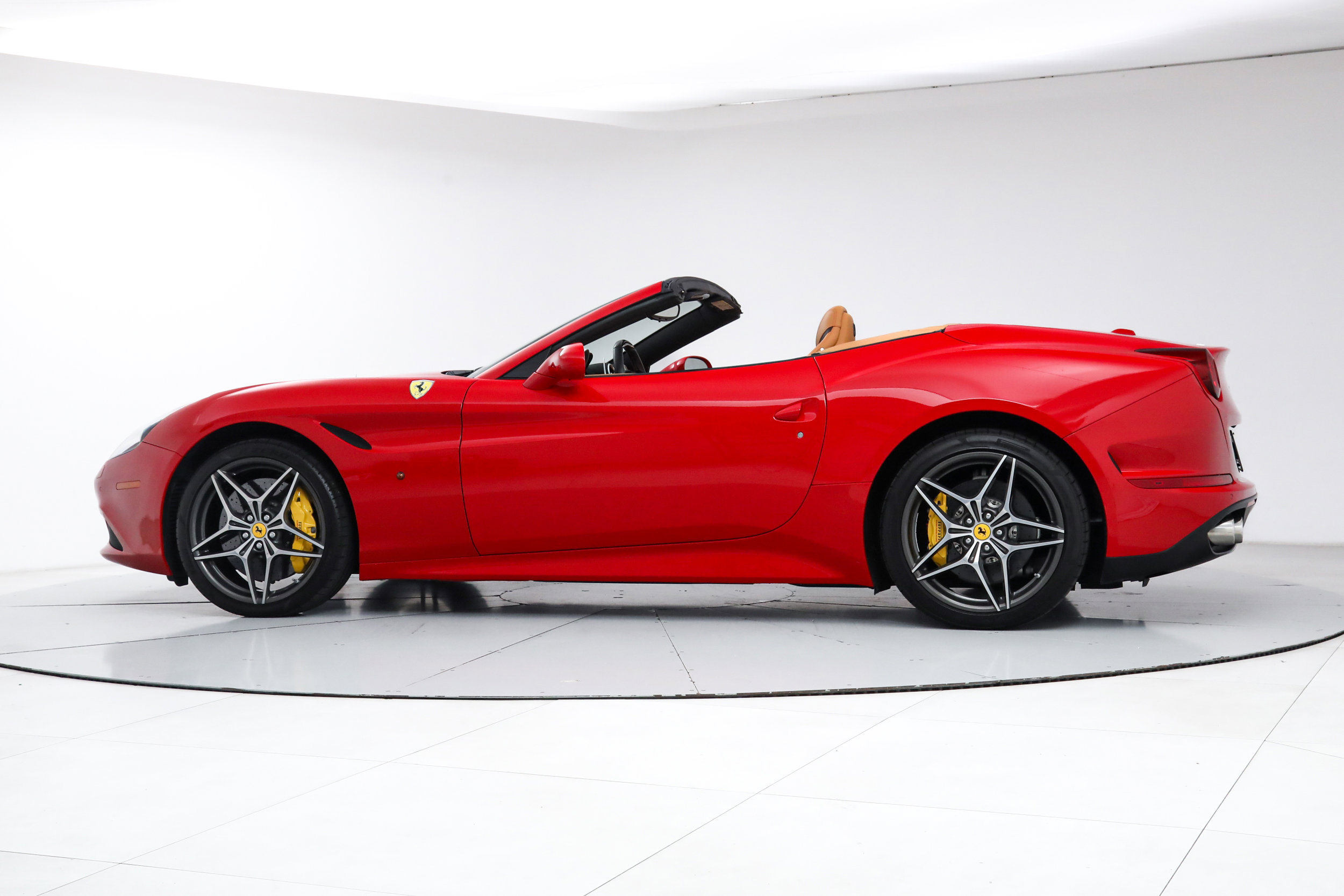 Certified 2017 Ferrari California T image 4