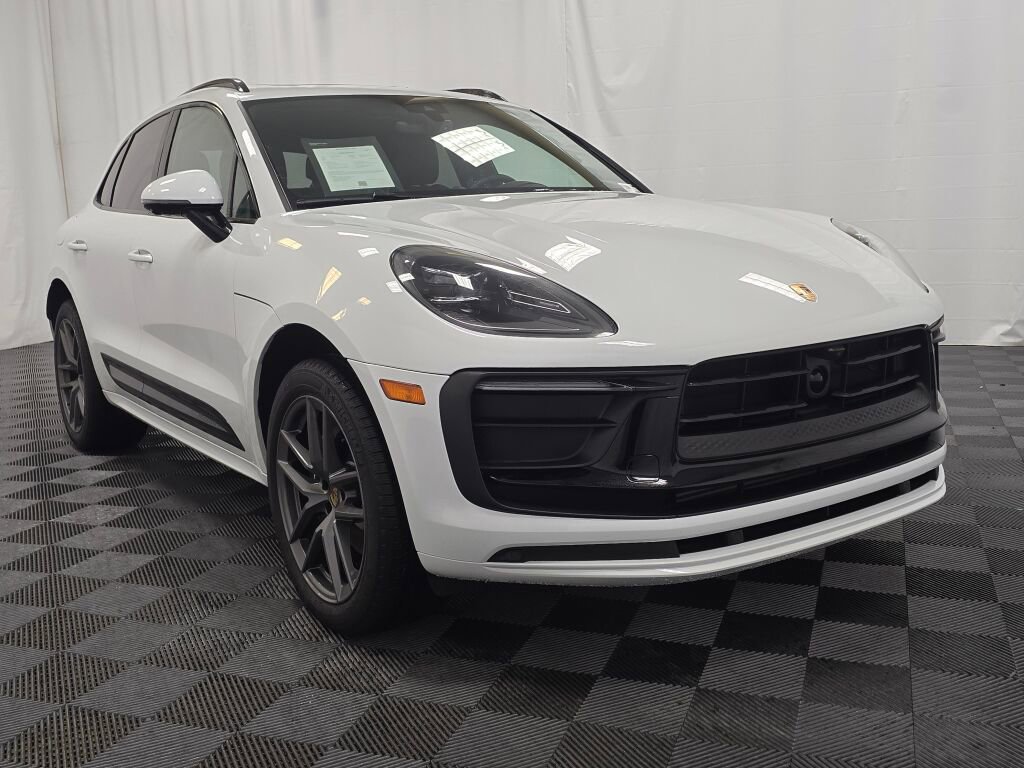 Certified 2025 Porsche Macan Turbo image 9