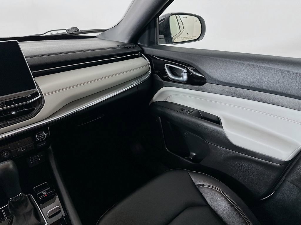 Certified 2024 Jeep Compass Limited image 33