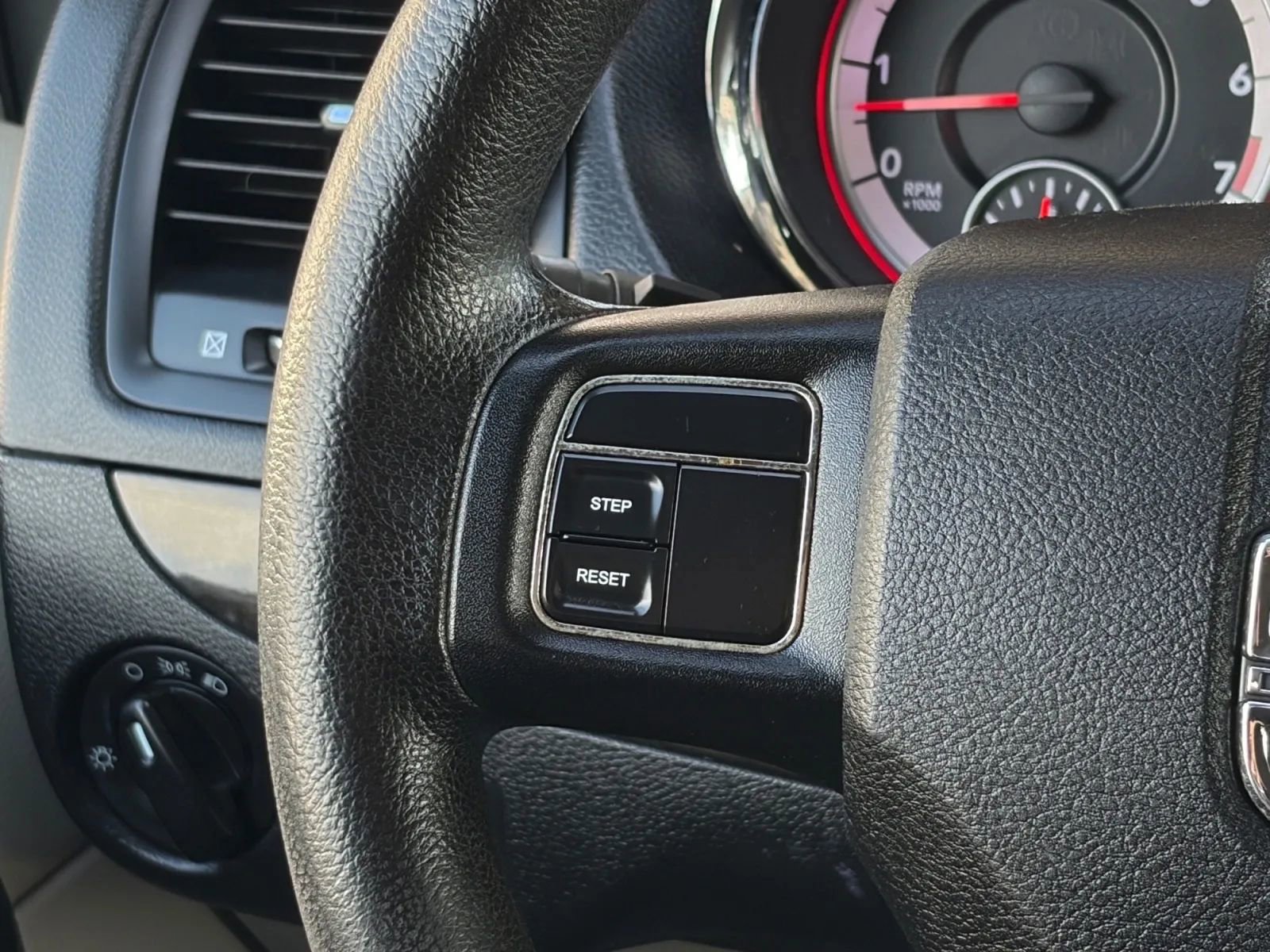 Used 2012 Dodge Grand Caravan SE image 25