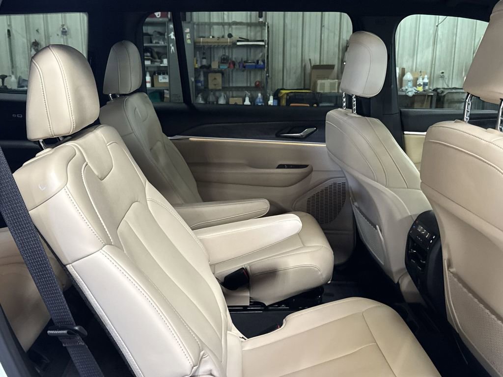 Used 2024 Jeep Grand Cherokee L Limited w/ Black Appearance Package image 32