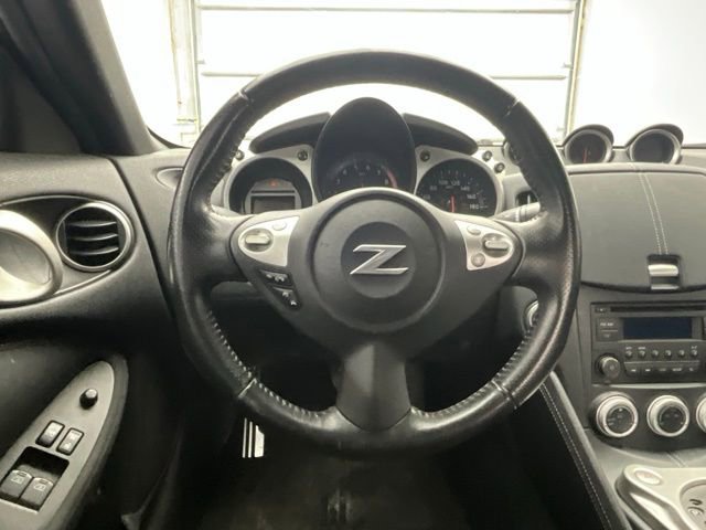 Used 2016 Nissan 370Z Coupe RWD image 6