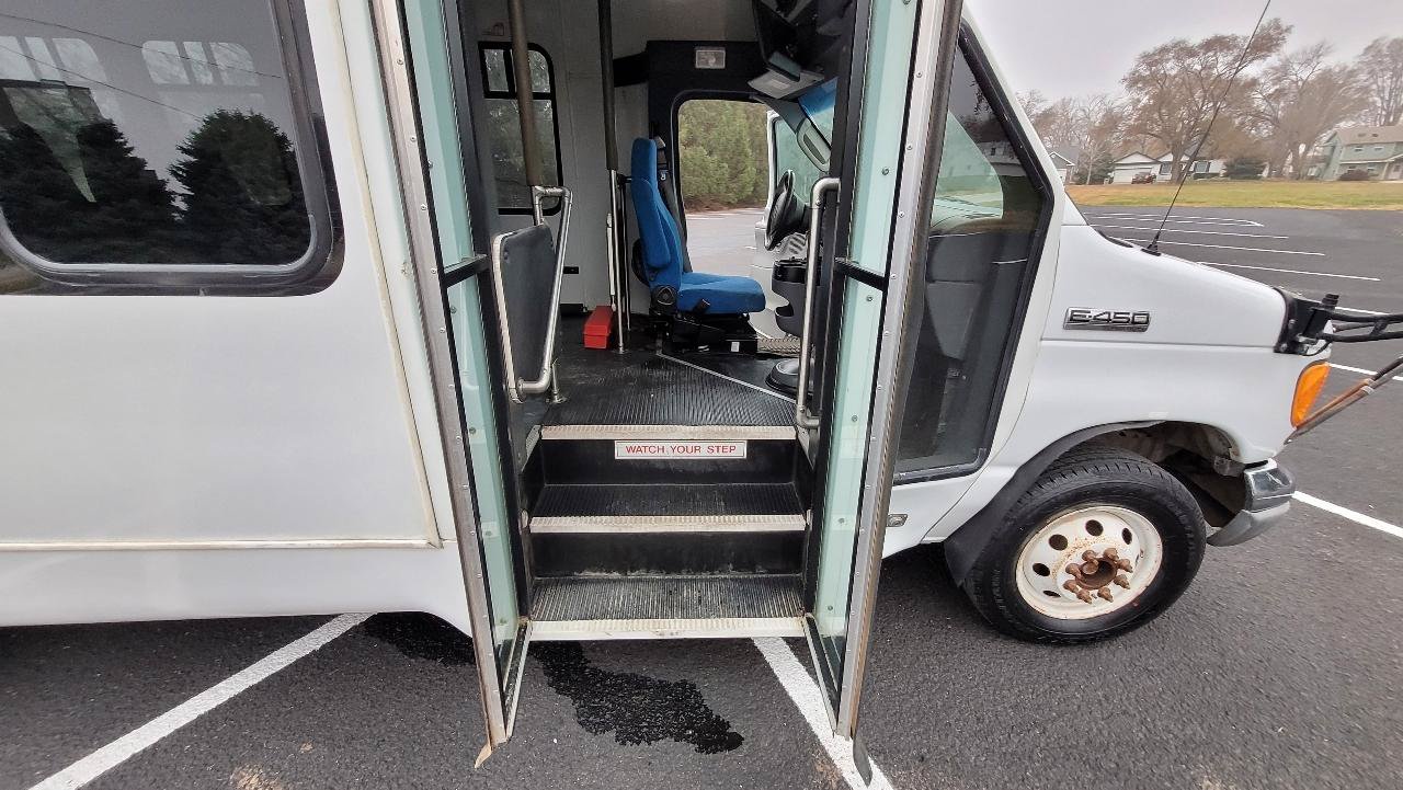 Used 2006 Ford E-450 and Econoline 450 RWD image 11
