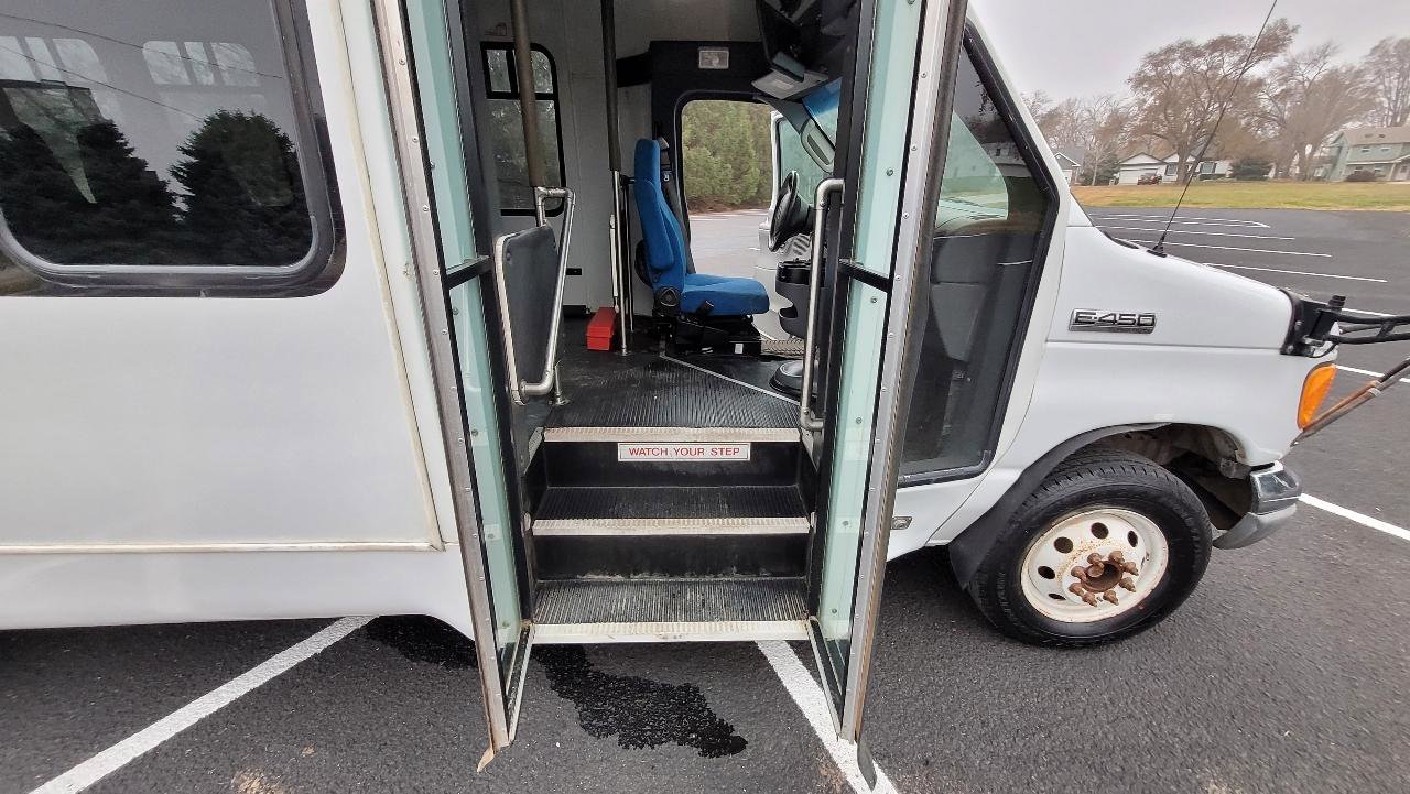 Used 2006 Ford E-450 and Econoline 450 RWD image 11