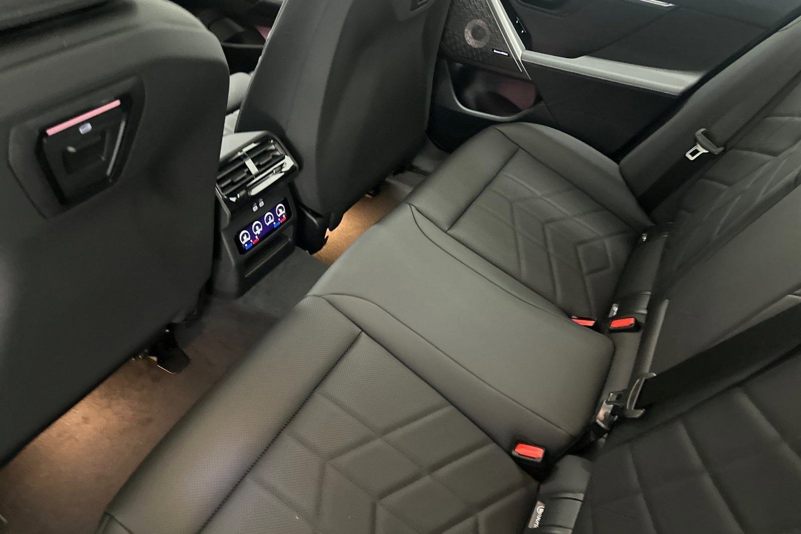 New 2026 BMW 550e xDrive w/ Premium Package image 20