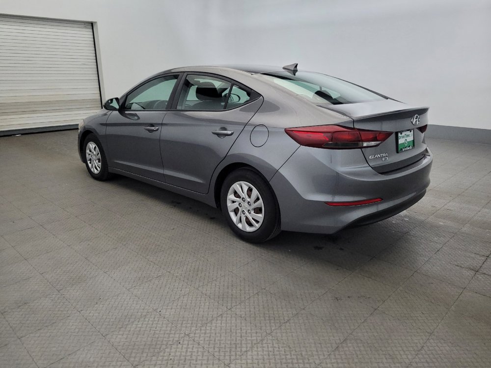 Used 2018 Hyundai Elantra SE w/ SE Connectivity Package 04 FWD image 3