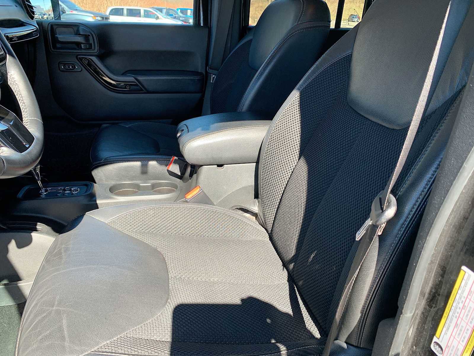 Used 2017 Jeep Wrangler Unlimited Sahara image 16