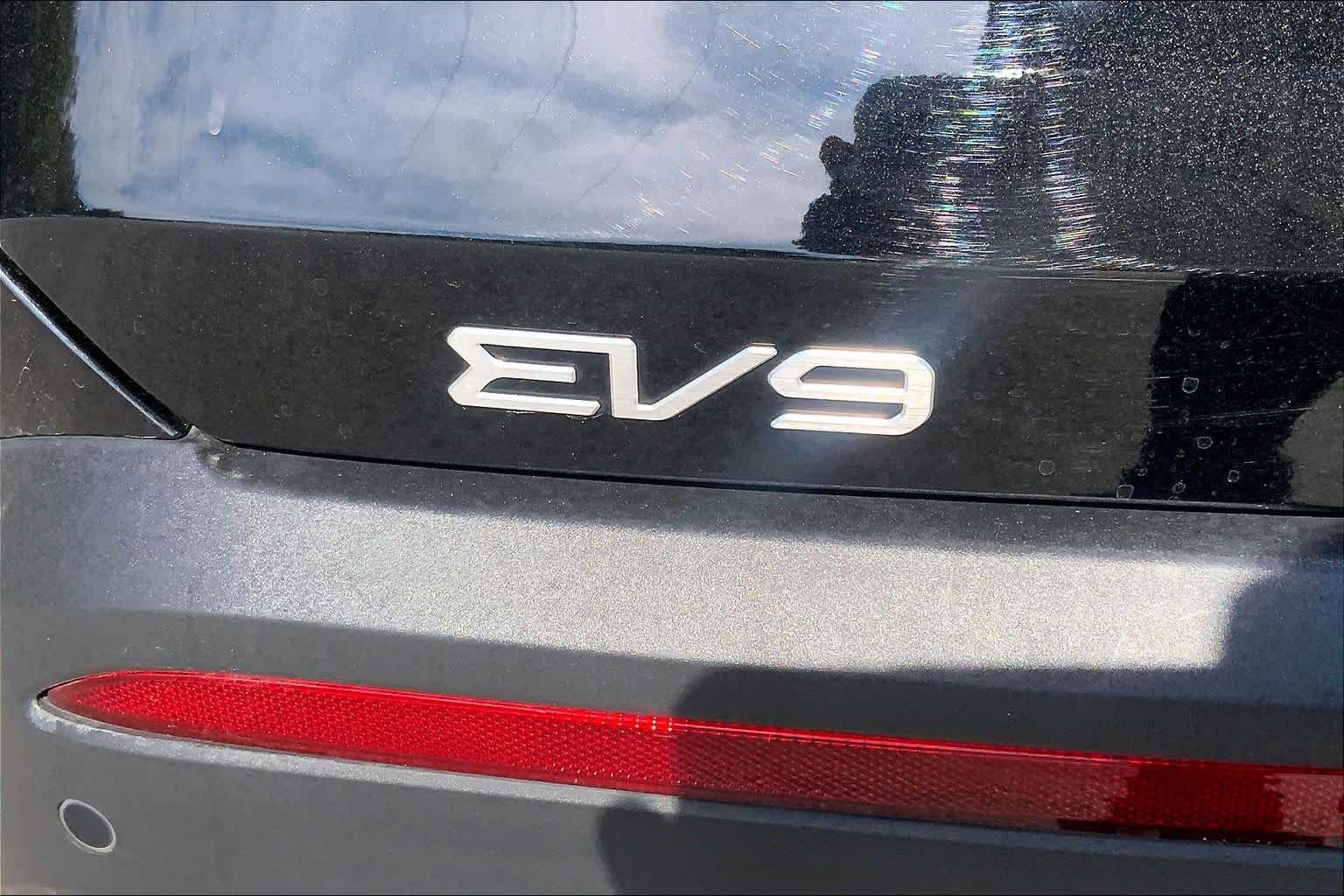 Certified 2024 Kia EV9 Light Long Range RWD image 28
