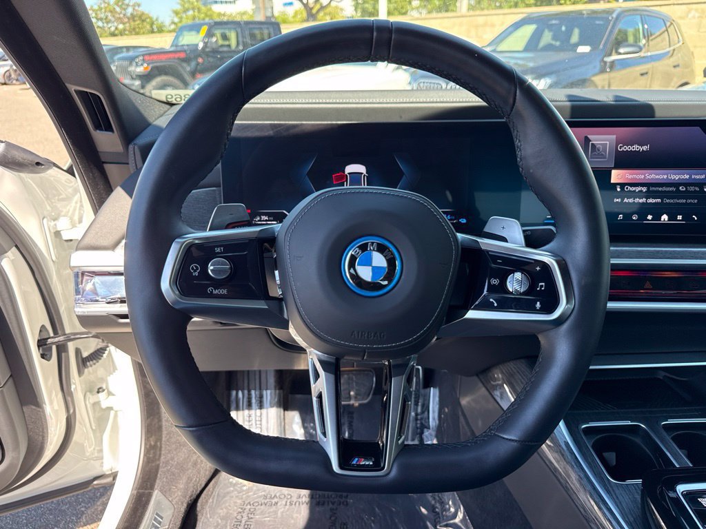Used 2026 BMW 750e xDrive w/ Premium Package AWD/4WD image 24