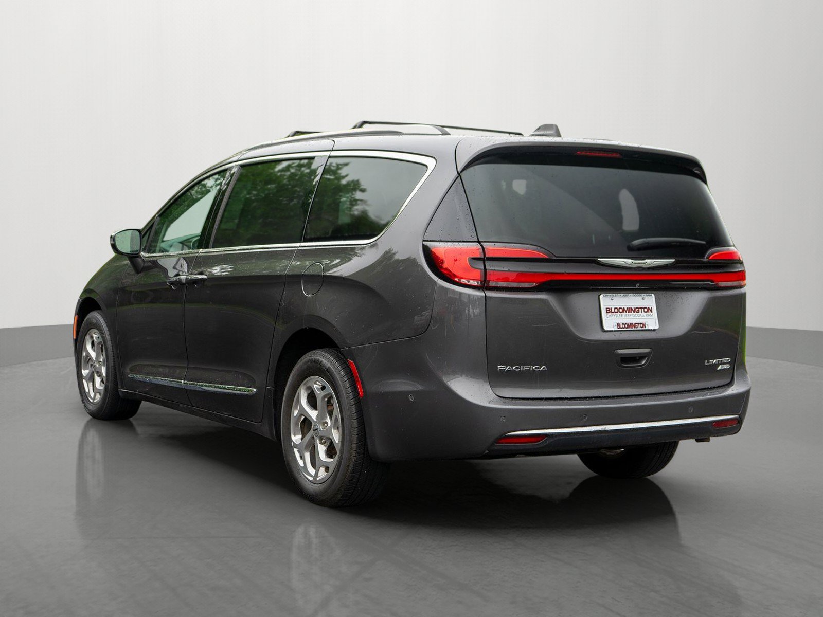 Used 2021 Chrysler Pacifica Limited w/ Premium & Safety Sphere Group AWD/4WD image 5