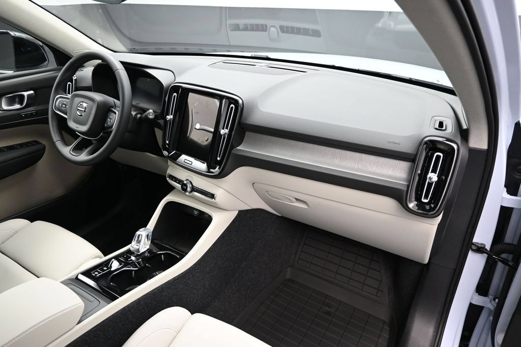 New 2026 Volvo XC40 B5 Plus w/ Protection Package Premier AWD/4WD image 22