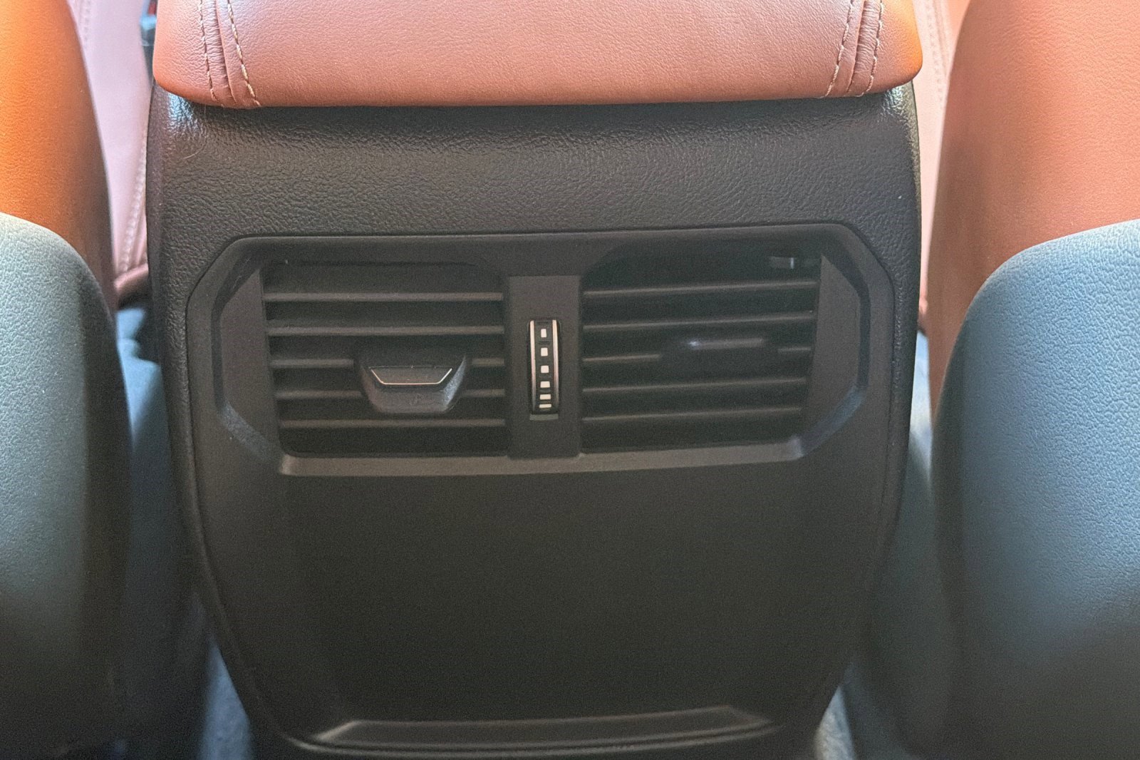 Used 2025 BMW M4 Coupe w/ Executive Package image 16